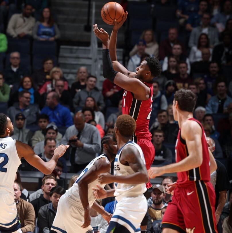 包含热火B队轻取加拿大男篮，麦科勒姆统治全场的词条