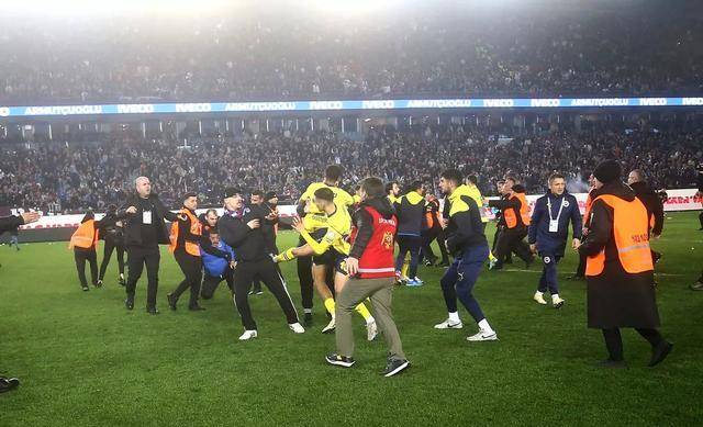 开云体育APP下载-关于足球场上精彩对决，球迷热情高涨的信息