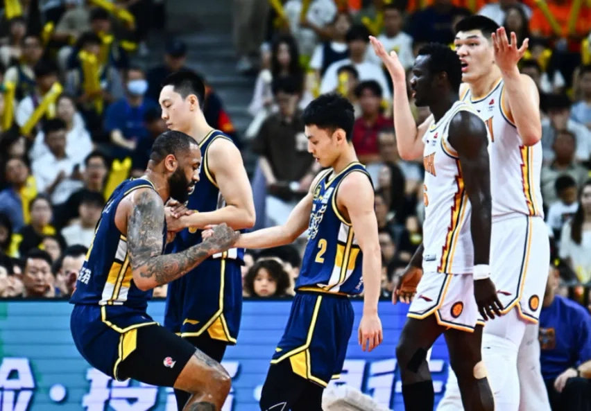 关于球队实力差距被扭转,出人意料的比赛场面!的信息 关于球队实力差距被扭转,出人意料的比赛场面!的信息