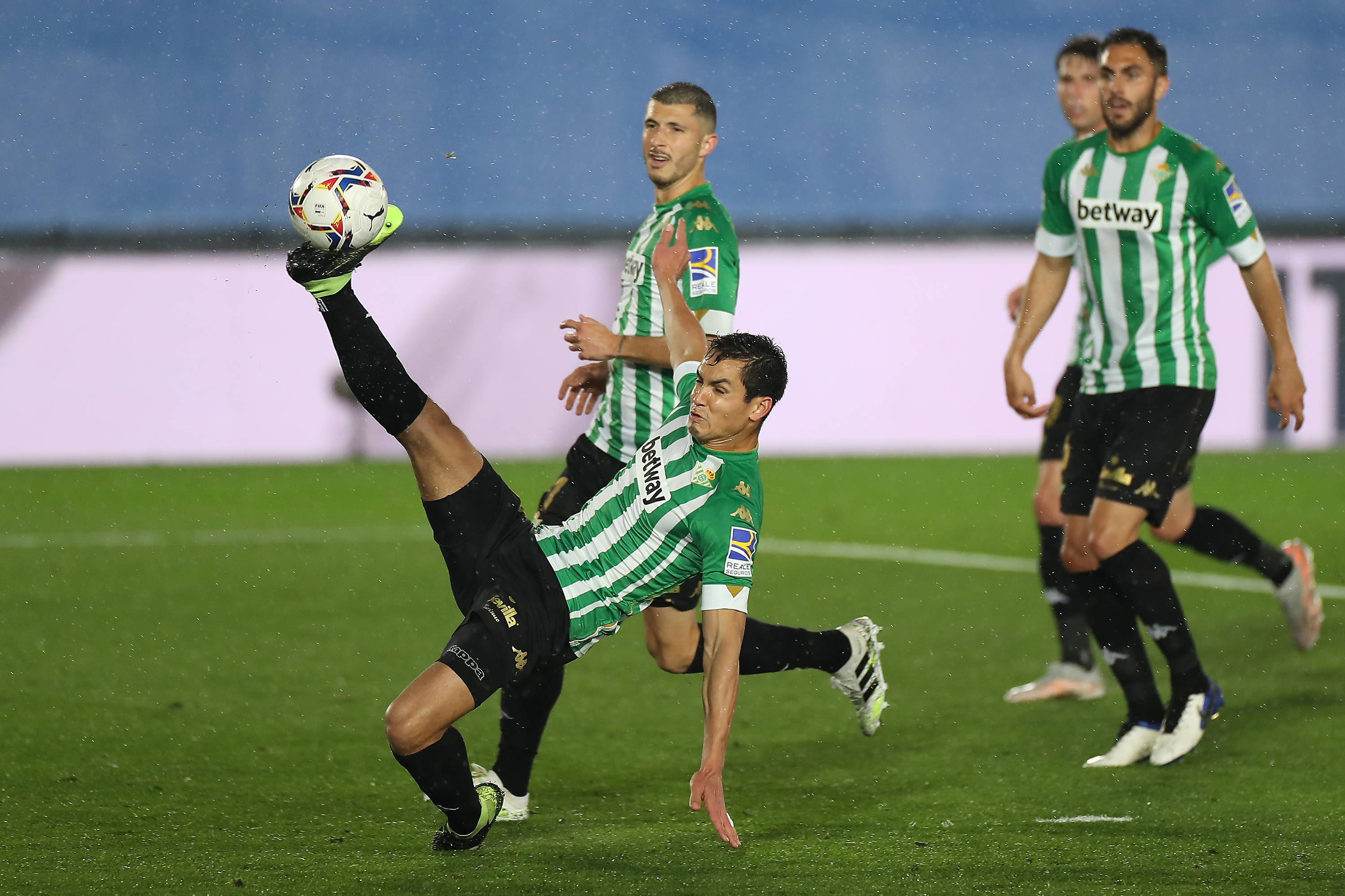 包含比利亚雷亚尔实力不凡,一击夺取胜利的词条 包含比利亚雷亚尔实力不凡,一击夺取胜利的词条