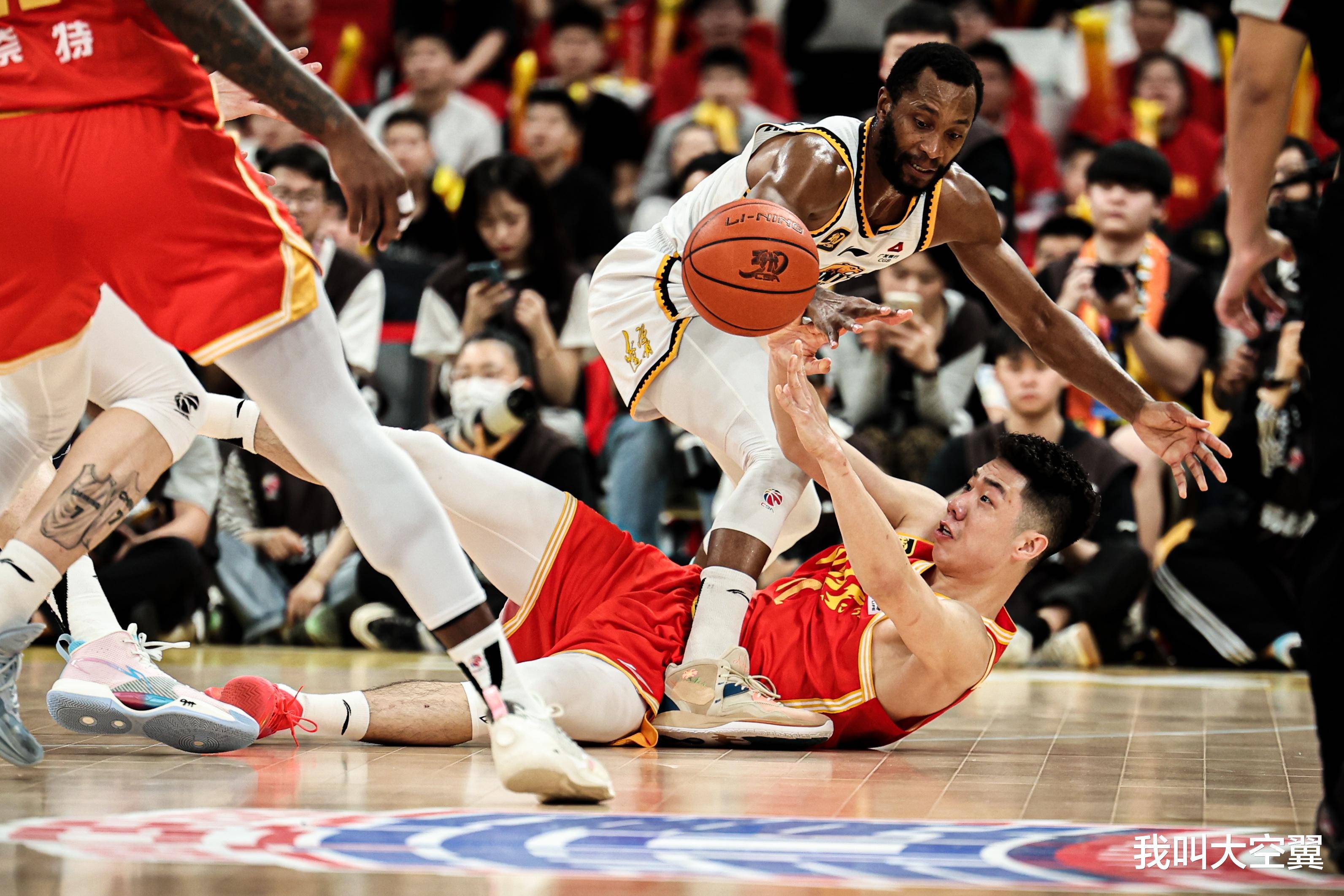 开云官方app入口-浙江男篮抢得胜势，击败对手