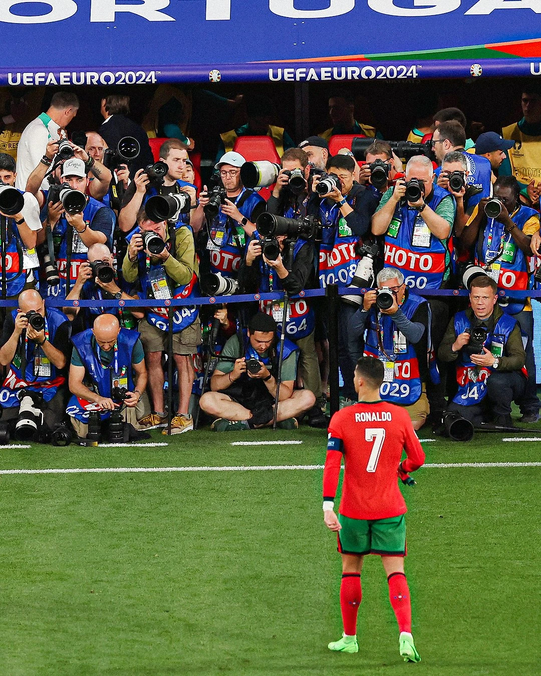 开云体育官网-克罗地亚大胜葡萄牙，晋级半决赛