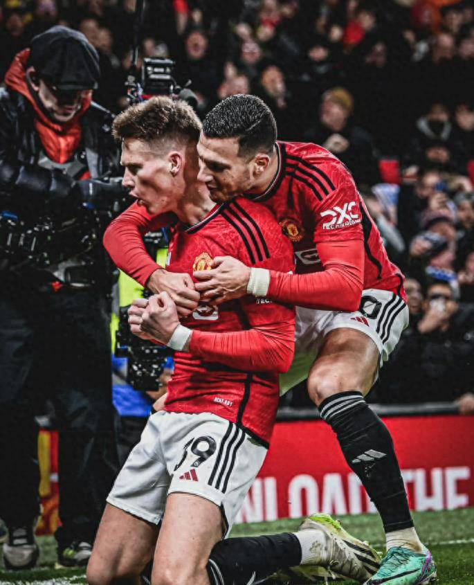 开云官方app入口-豪门对决实力较量燃烧全场