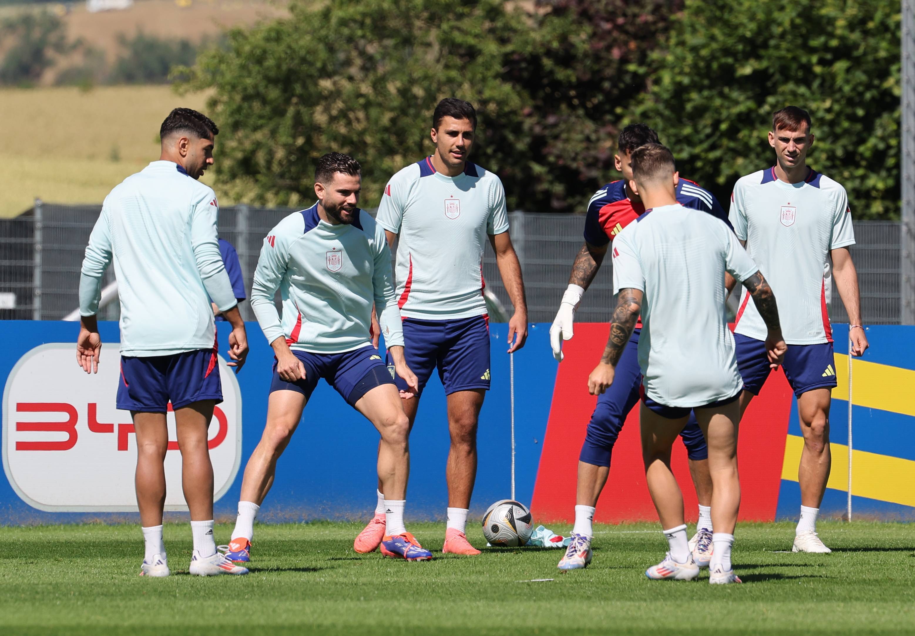 西班牙队球员集体发挥战无不胜 西班牙队球员集体发挥战无不胜