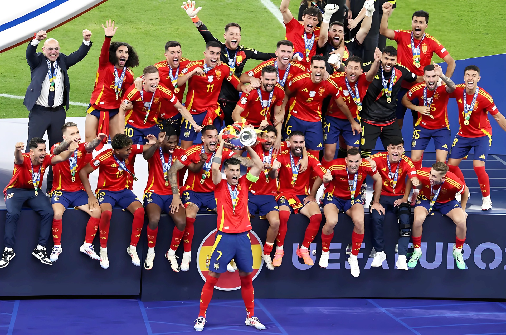 西班牙队球员集体发挥战无不胜 西班牙队球员集体发挥战无不胜