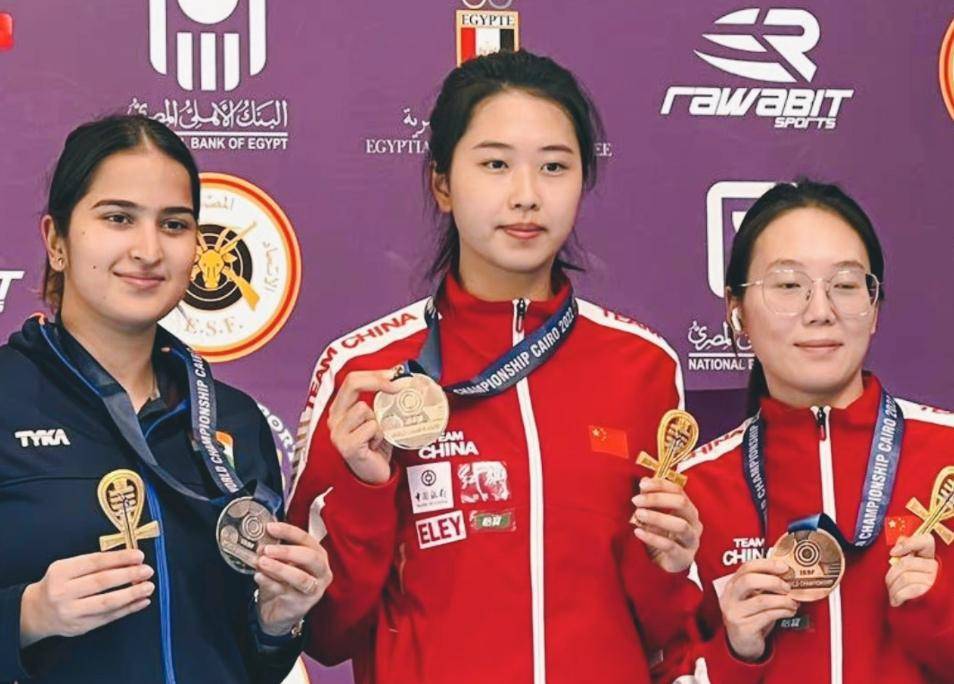 埃及射击选手在比赛中展示高超技艺 埃及射击选手在比赛中展示高超技艺