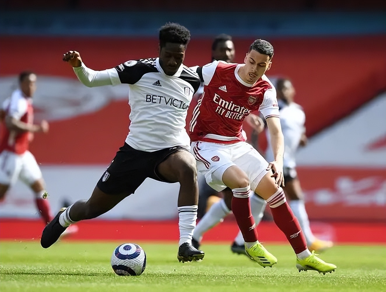 关于富勒姆客场大胜沃尔夫汉普顿，豪取三分的信息