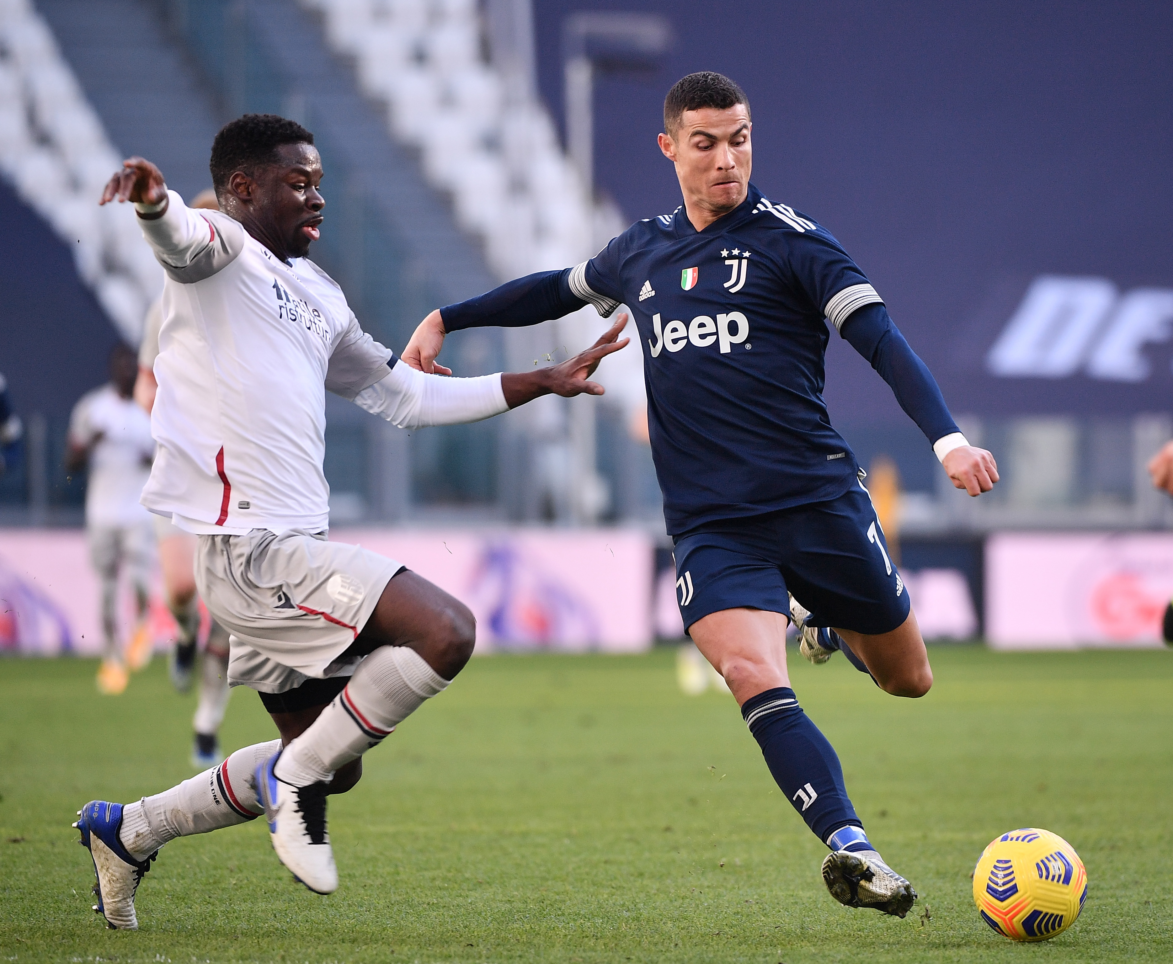 关于意甲联赛中巨星对决,C罗助尤文图斯再胜的信息 关于意甲联赛中巨星对决,C罗助尤文图斯再胜的信息