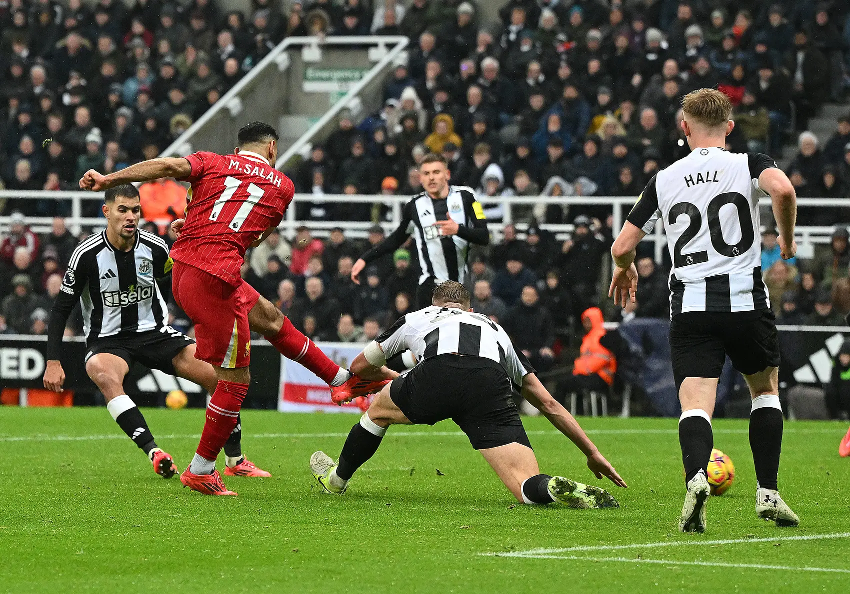 包含利物浦客场战平，利兹联丢掉三分的词条