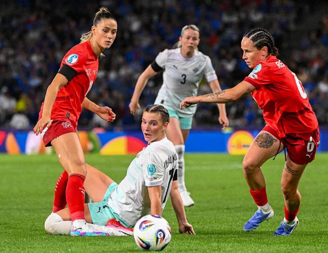 芬兰队击败劲敌，晋级淘汰赛