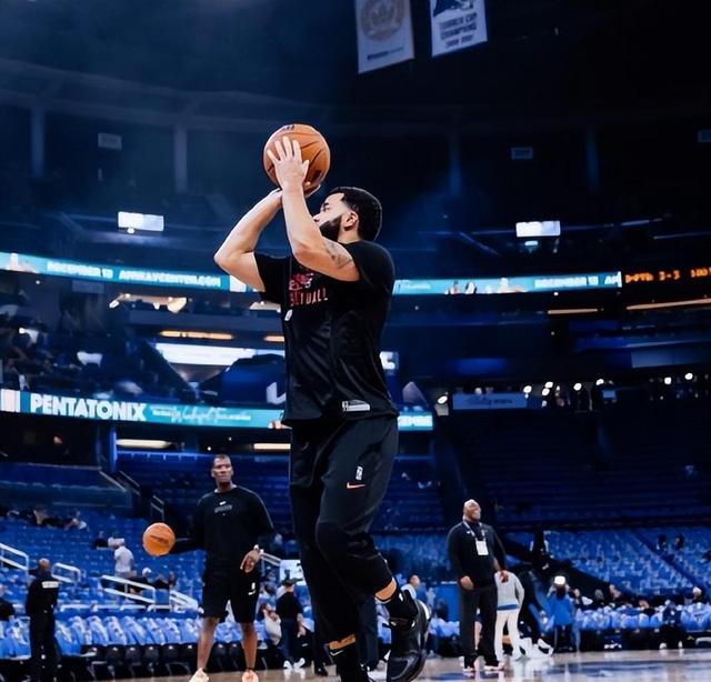 鹈鹕逆转凯尔特人,范弗利特状态火热 鹈鹕逆转凯尔特人,范弗利特状态火热