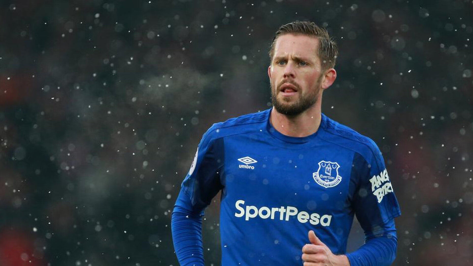 英格兰队完胜奥地利队，梁靖崑点燃赛场，一场跨越国界的体育盛宴